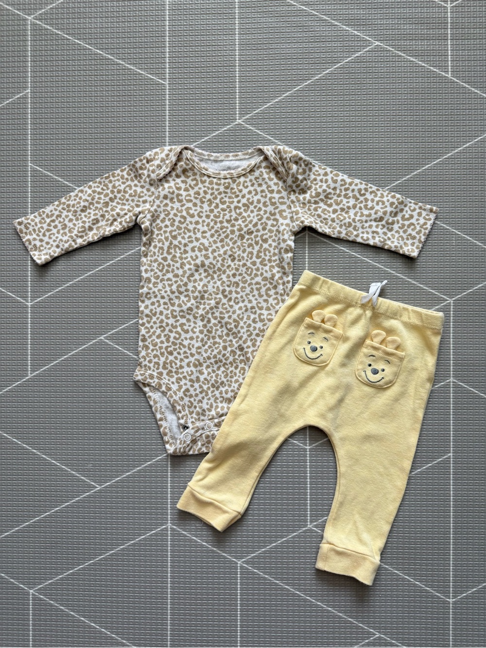 Disney|Baby girl set,Cream and Tan leopard long sleeve Bodysuit & Winnie Pooh•••